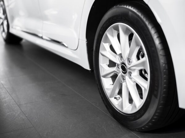 Civic ou Corolla com aro 20: exagero ou o ponto certo pra chamar atenção?
